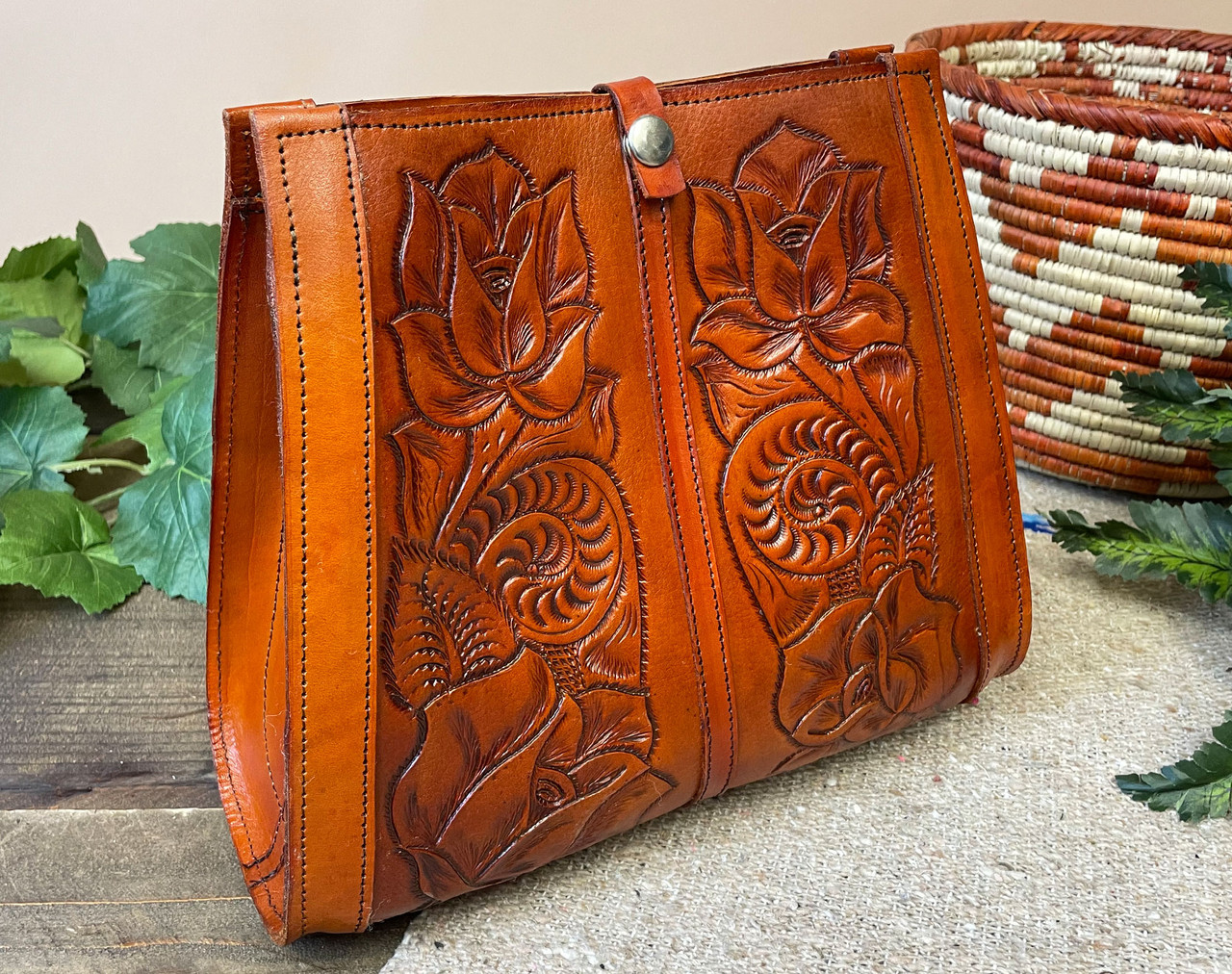 Shiloh Stables and Tack: This classy cowhide purse is the perfect  combination of vintage, western, and boho. This genuine hair-on cowhide  leather bag is lightweight, spacious, and features a beautiful color  combination