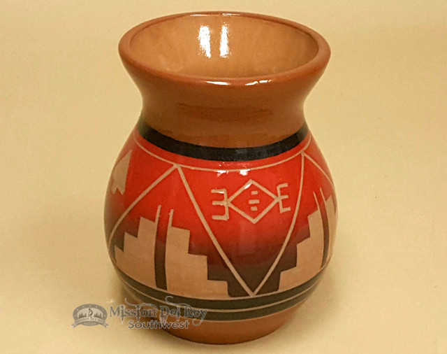 Native American Lakota Indian Vase 5.75