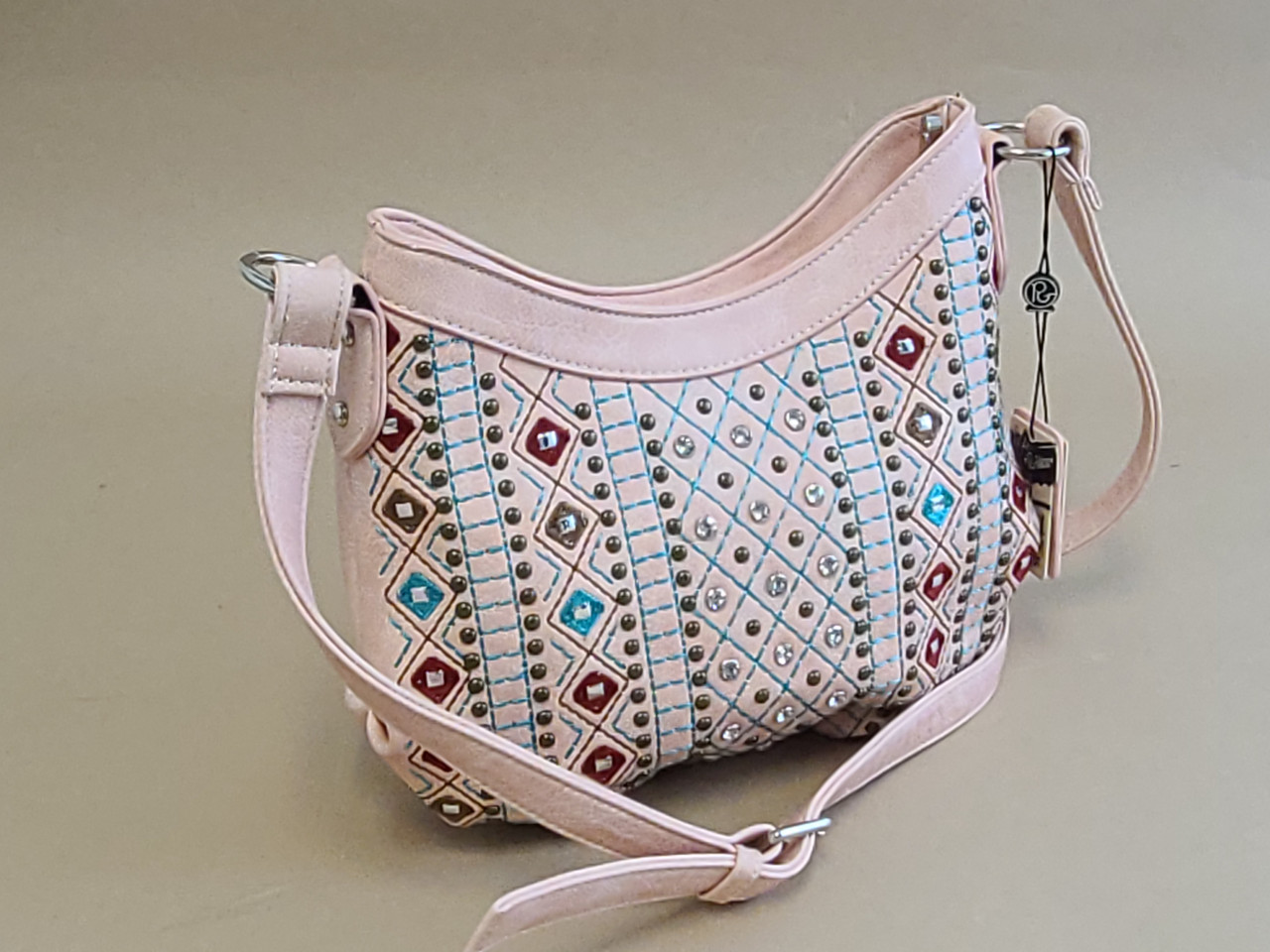 21 handbag essentials a woman should always carry