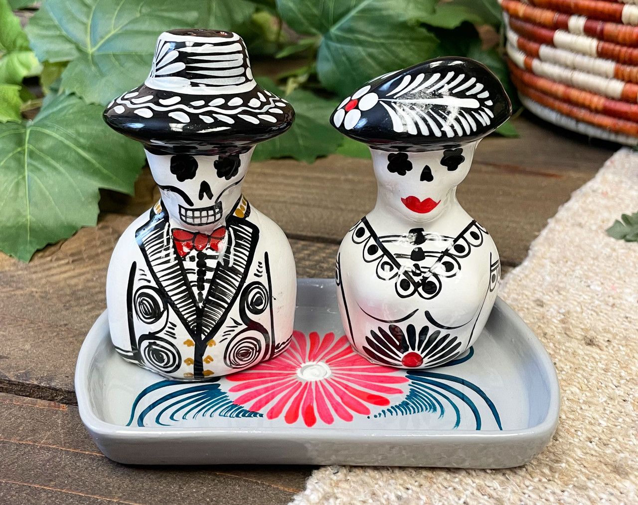 Skeleton Couple Salt & Pepper Shakers Set (95bc85) - Mission Del