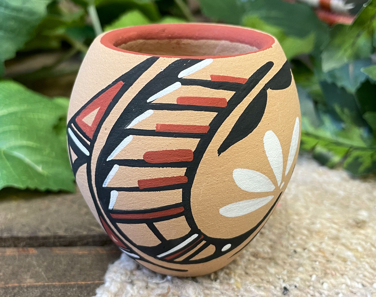 工芸品 Indian handmade pottery Native American Jemez Indian Pottery Vase 2.75