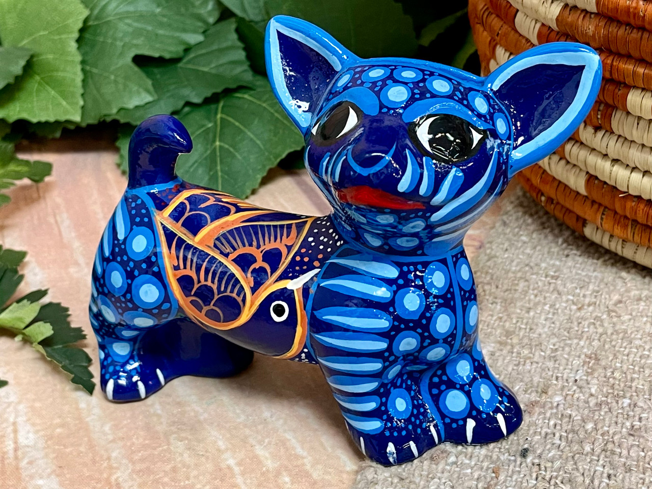 Hand Painted Mexican Pottery Chihuahua (174bc2)