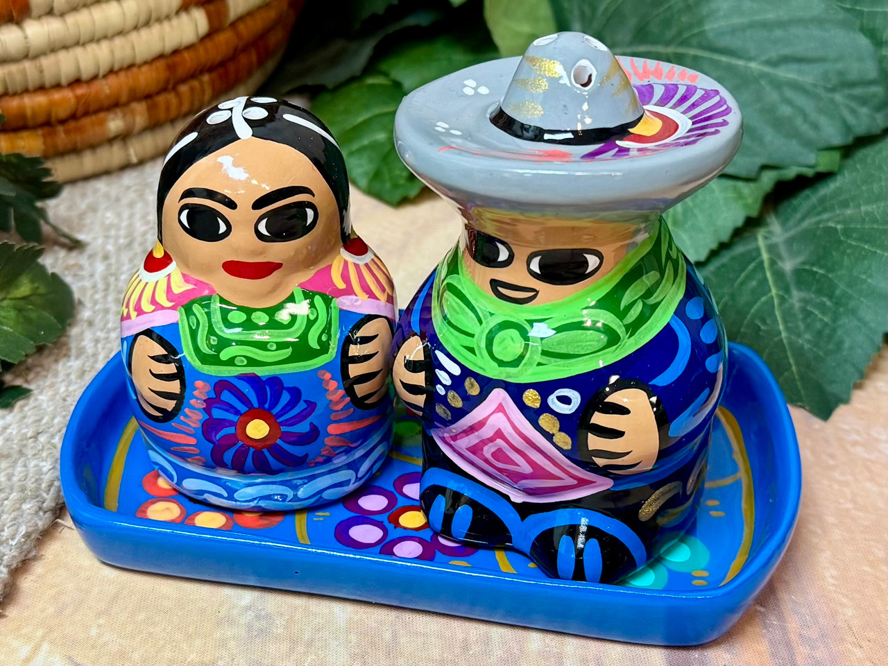 置物 Supreme Ceramic Salt and Pepper Shaker Mexican Ceramic Pancho and Maria Shaker Set -Blue (95bc110)
