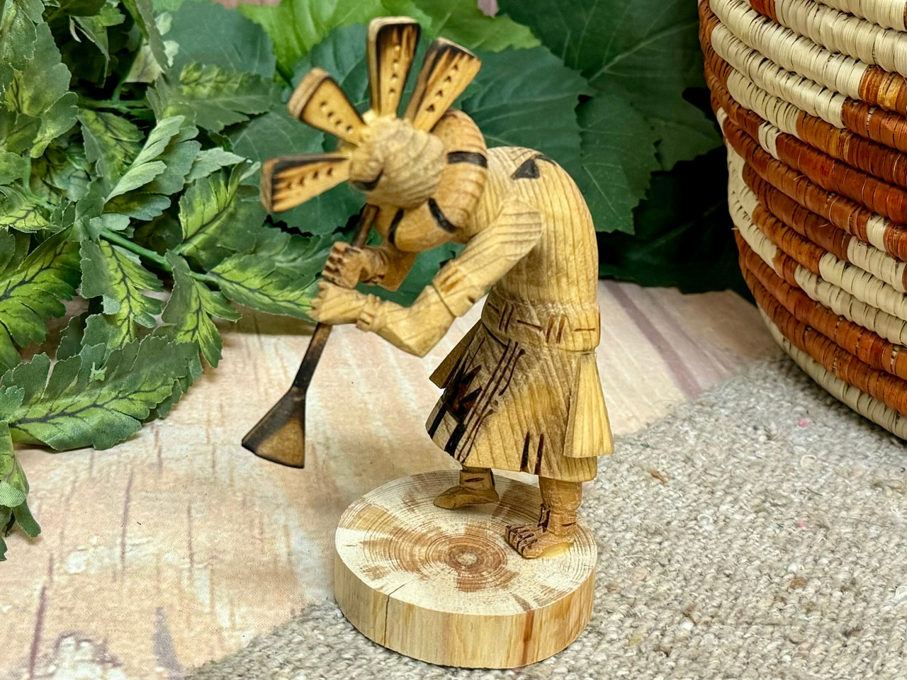 アメリカ　folk art ヴィンテージ　木製彫刻 約15cm Hand Carved Wood Kokopelli -Navajo Indian (34bc301)