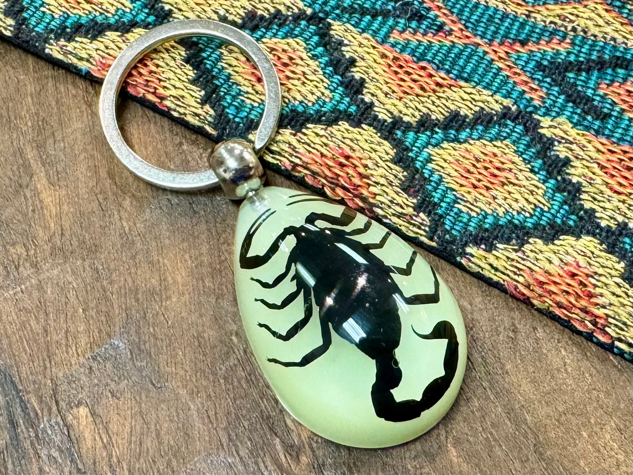 k*u様 ELITE SCORPION 13㌅ Glow-in-the-Dark Black Scorpion Keychain (186bc8)