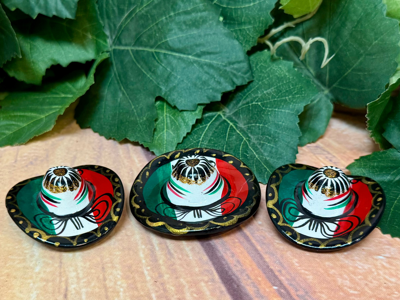 Assorted Mexico Flag Sombrero Pottery Magnet (167bc262)