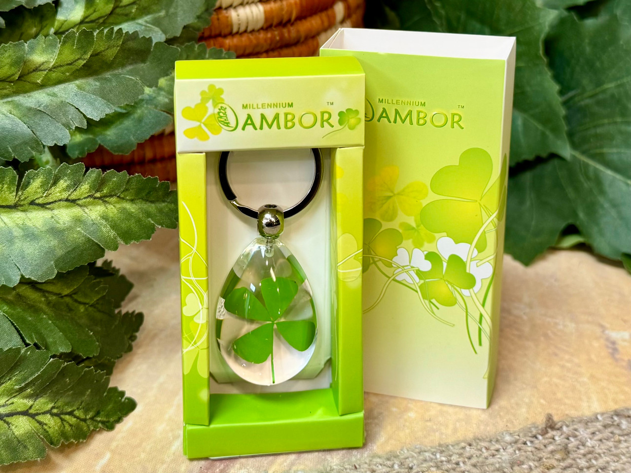 Glow-in-the-Dark Clover Souvenir Keychain (186k09csy)