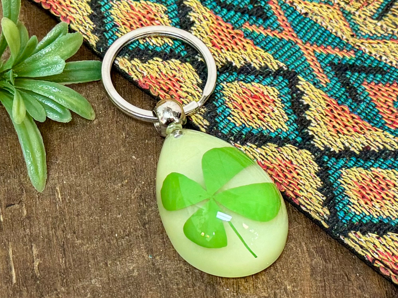 CLOVER♡様 リクエスト 5点 まとめ商品 Glow-in-the-Dark Clover Souvenir Keychain (186k09csy)