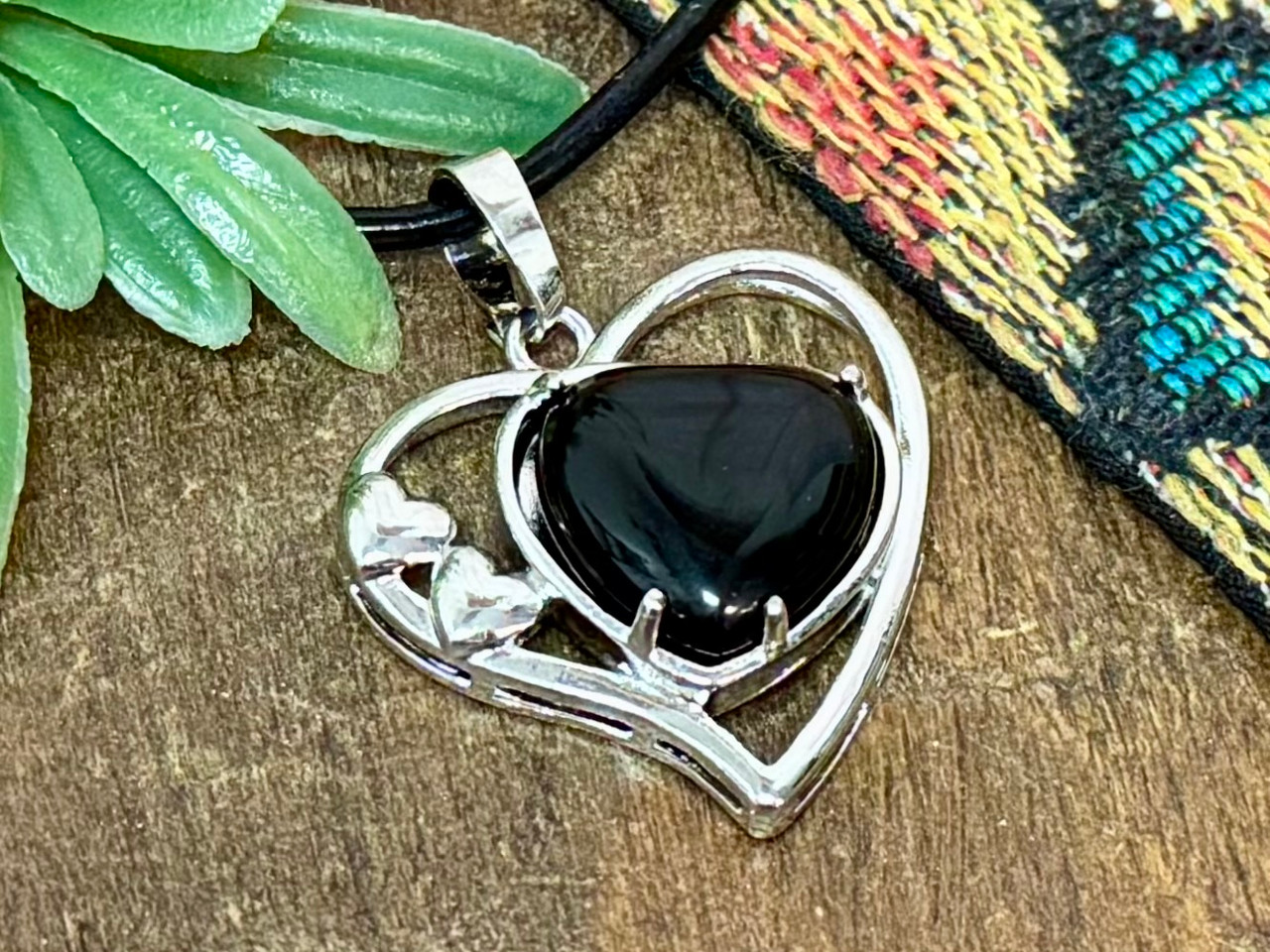 Black Onyx Gemstone Heart Pendant (211bc33h)