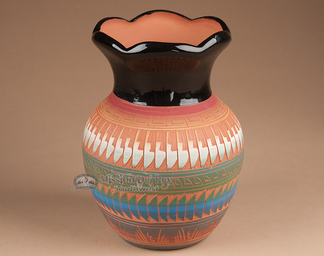 Indian Pottery Etched Clay Vase 8.5" Navajo (p339) Mission Del Rey