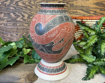 Mata Ortiz Pottery Vase -Hilario Quezada Jr.