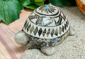 Navajo Etched Horsehair Pottery Turtle