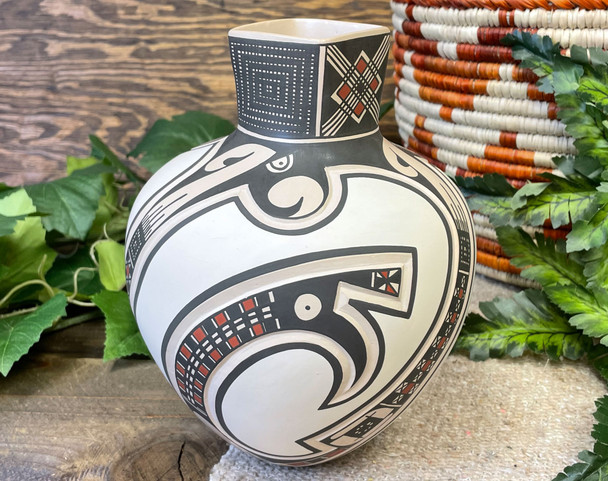 Mata Ortiz Pottery Vase