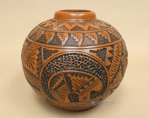 Native American Navajo Etched Pottery Vase - Bear