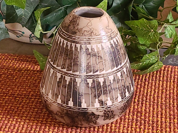 Native American Navajo Horse Hair Pottery Vase