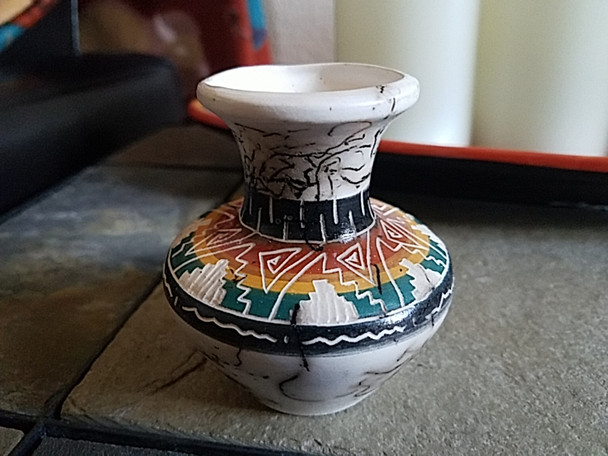 Hand Etched Navajo Horse Hair Color Band Pottery