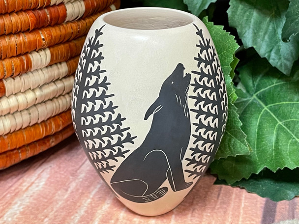 Mata Ortiz Vase-Howling Wolf