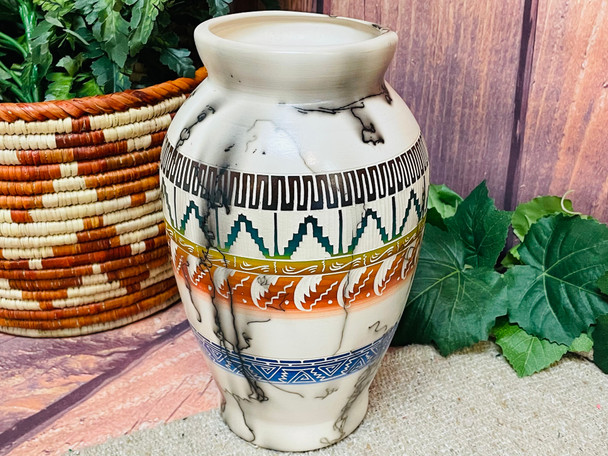 Etched Navajo Horsehair Color Band Pottery 
