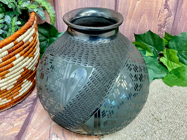 Mata Ortiz Pottery Vase