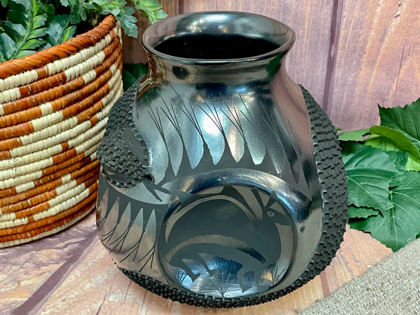Mata Ortiz Pottery Vase -Wrap Around Snake