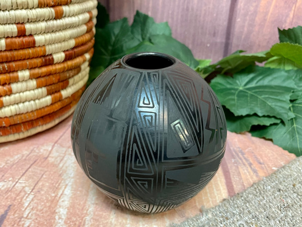 Mata Ortiz Seed Pot -Black