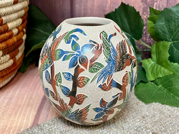 Mata Ortiz Etched Pottery Vase