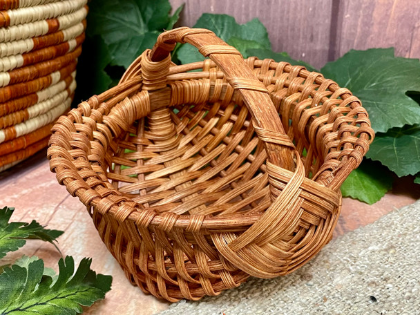 Small Amish Tulip Basket