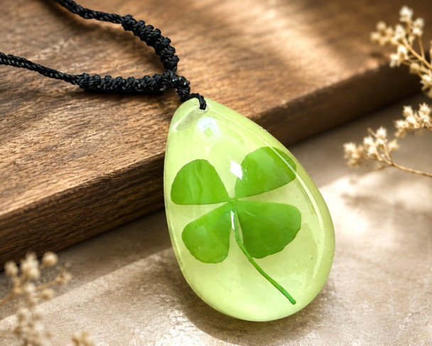 Clover Pendant Necklace