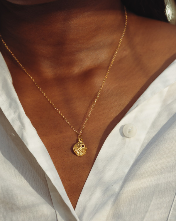 Key Hole Mini Necklace solo