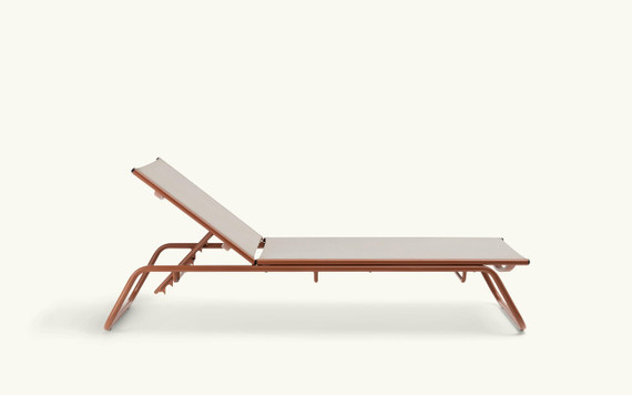 Nesto brick red sunbed