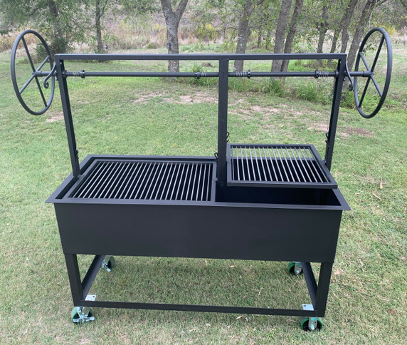 Split Santa Maria Deep firebox with two separate adjustable grill grates