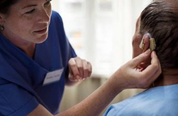 How to Communicate with Hearing Aid Users