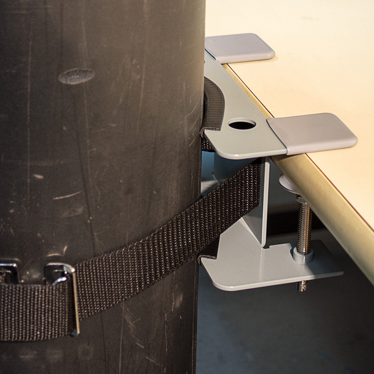 Gas Cylinder Support Bracket, 1 Cylinder Capacity, Bench