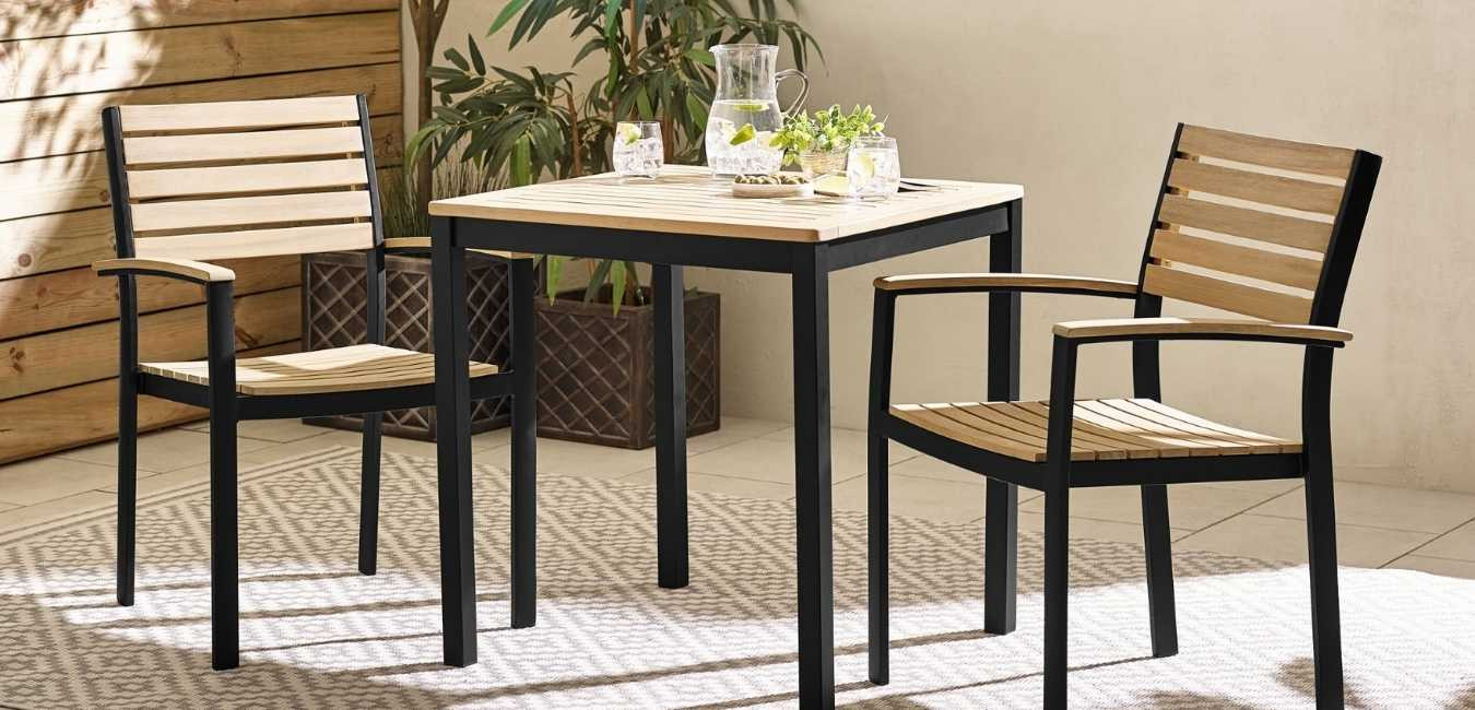 Garden Furniture Chairs and Table