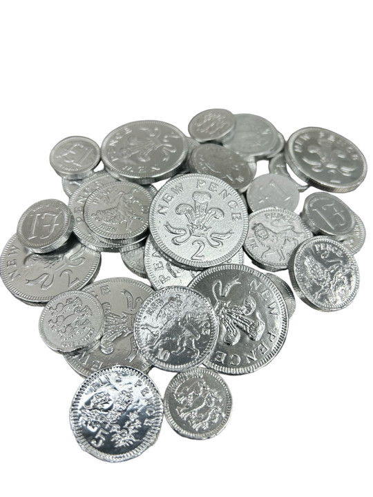 White Chocolate Coins - Silver - 1kg
These are solid white chocolate coins in British Silver foils. 
A mix of sizes
1kg bag