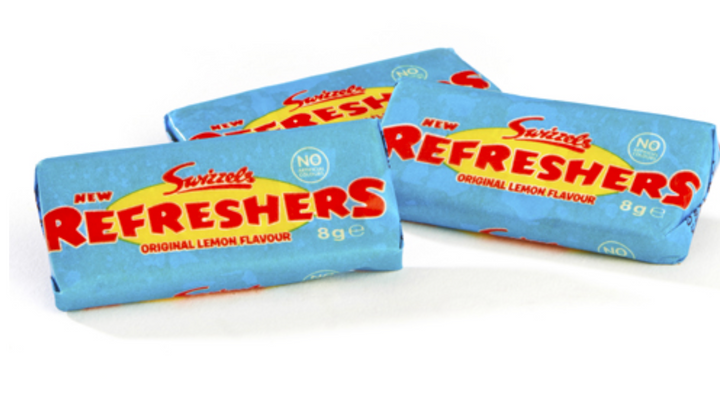 Swizzels Refresher Chews - The original Raspberry flavoured chews with tangy sherbet filling. A real retro sweet treat.