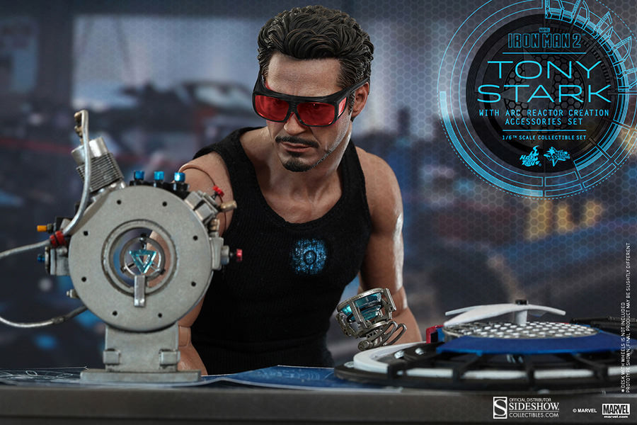 Hot Toys - Iron Man 2 - Tony Stark with Arc Reactor Creation Accessories