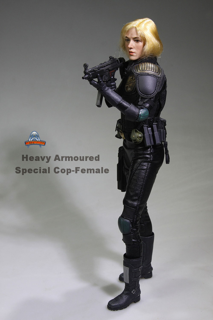 Art Figures - Heavy Armoured Special Cop - Female