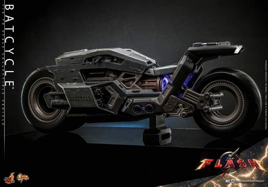 Hot Toys - The Flash (2023) - Batcycle