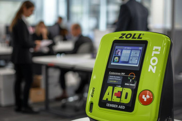 ZOLL AEDs: Advanced Life-Saving Technology for Workplaces and Public Spaces