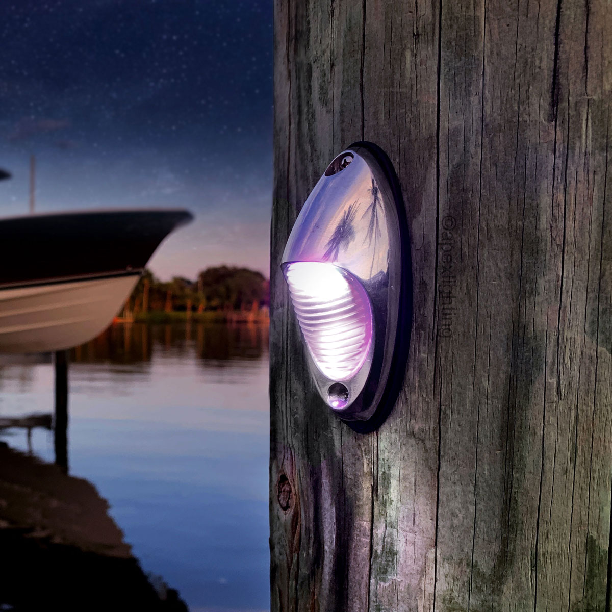 Lumitec Nautilus Surface Mount Piling Light