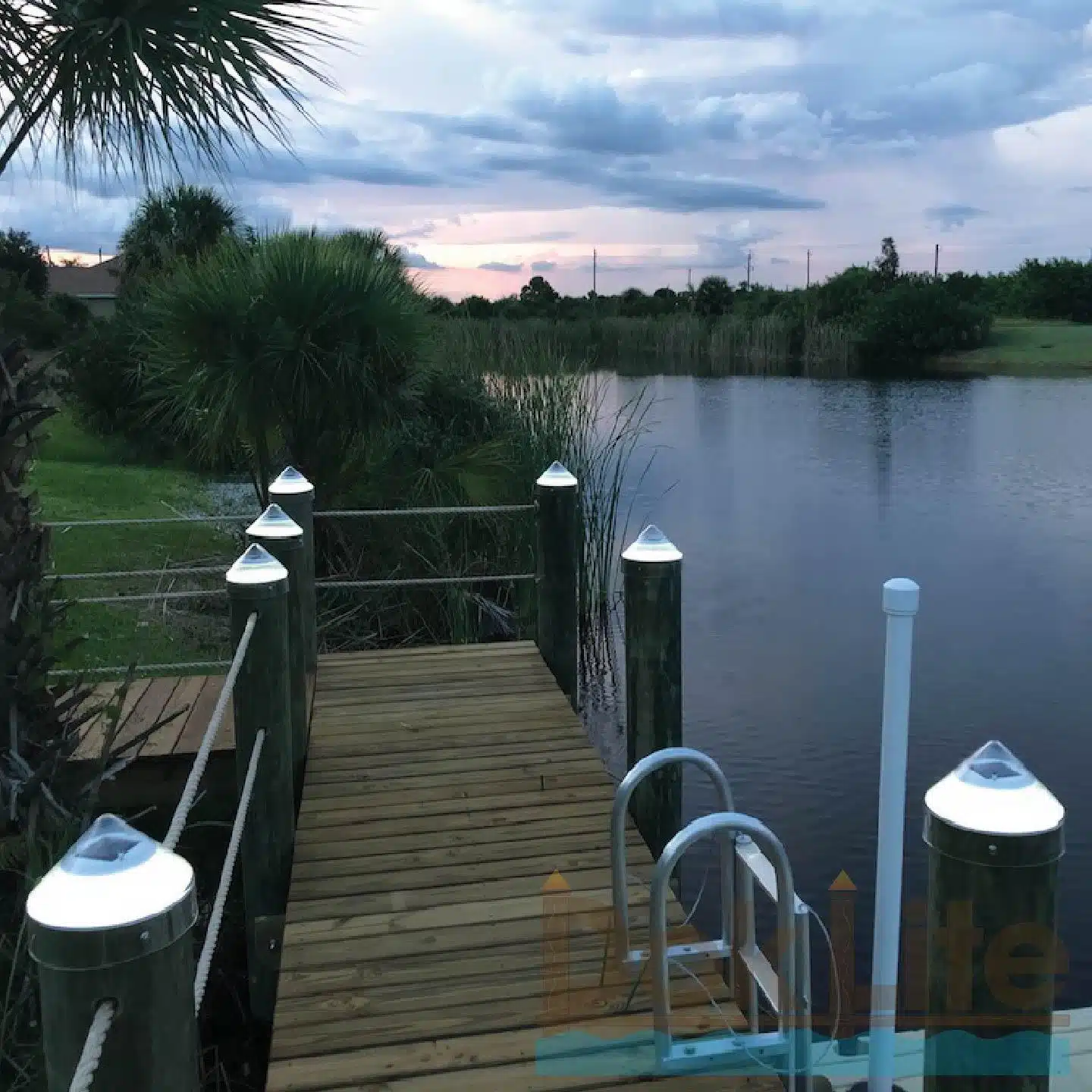 Solar Piling Light DokLite Solar Piling Cap Light
