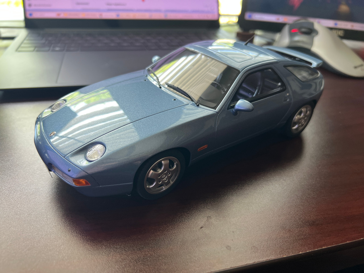 Porsche 928 GTS 1:18 scale