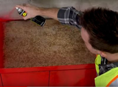 Hard Hat High Performance V2100 System Rust Preventive Enamel Spray Paint, Flat Safety Red, 15 Oz Aerosol Can, 6/Carton