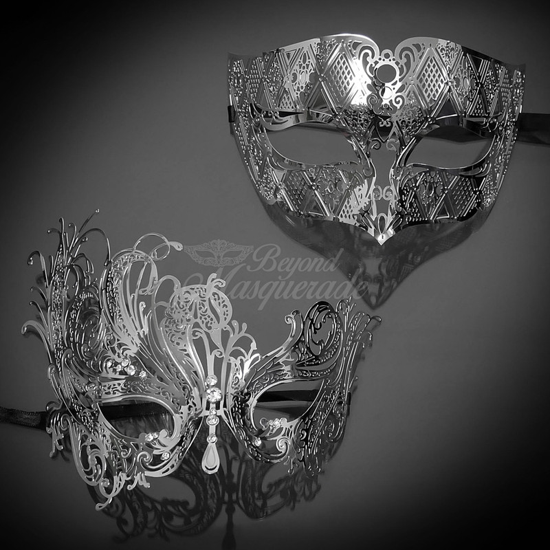 Planning a party for your company's masquerade ball? This set will look elegant and incredible for the masquerade event!