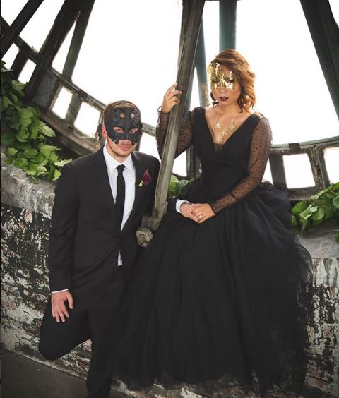 Couple's masquerade masks in gold.