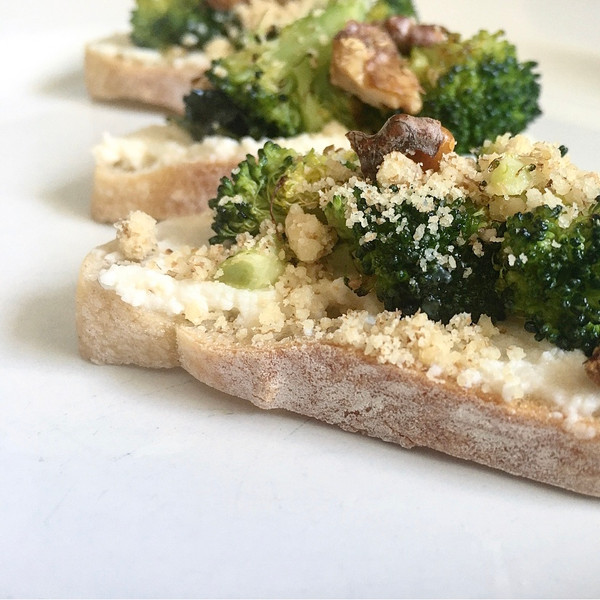 CORKY'S NUTS - Raw Organic Walnut Meal added to a ricotta, roasted garlic broccoli & toasted walnut crostini. Yum!