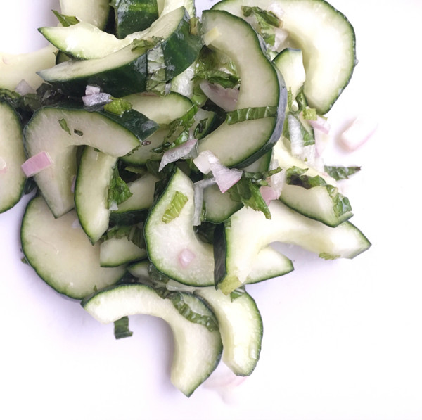 DELIGHTFUL & EASY SUMMER SALAD DELIGHTFUL & EASY SUMMER SALAD