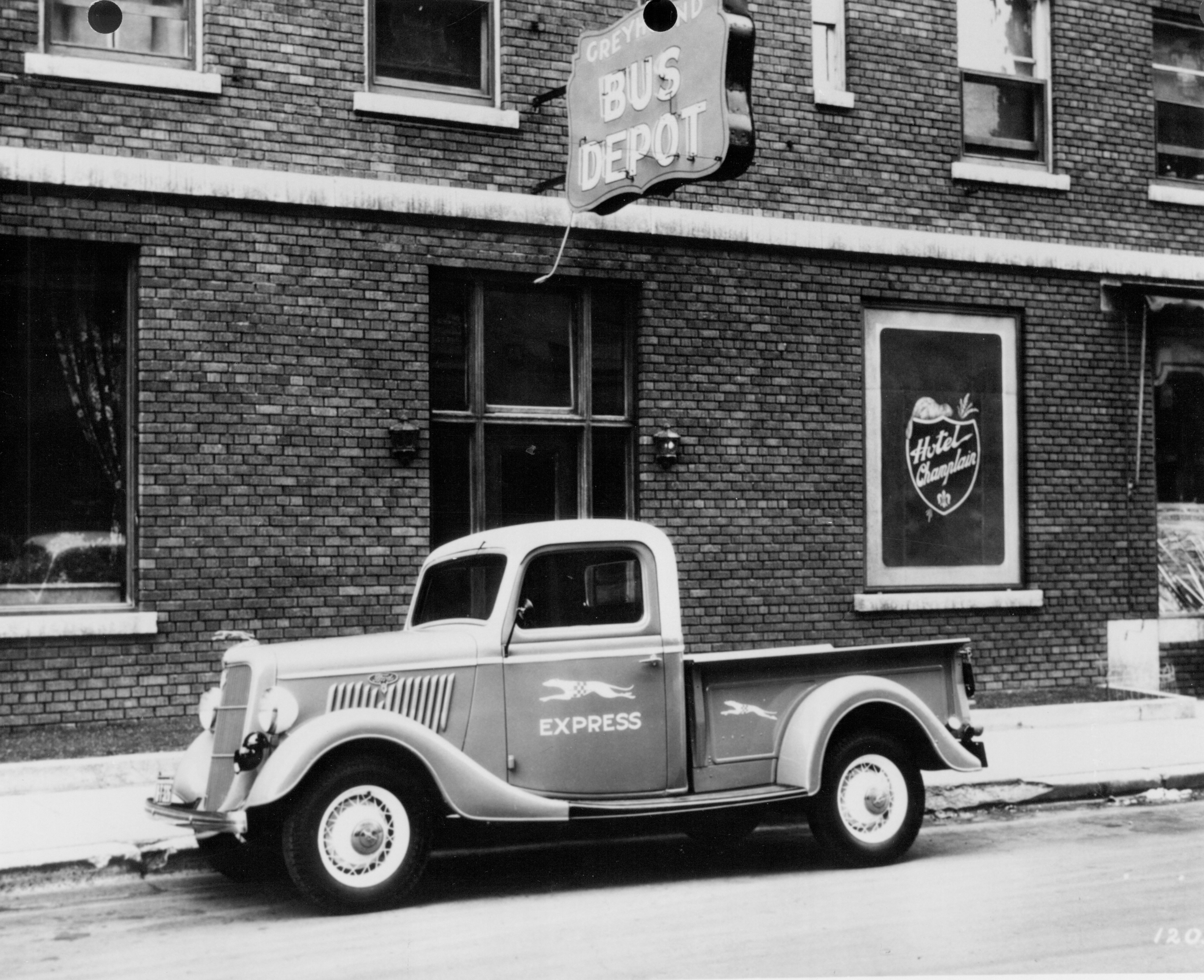 Вместо форда. Ford Truck 1935. Ford Truck model 50. Белый пикап Форд 1935. Американские Грузовики 1935.