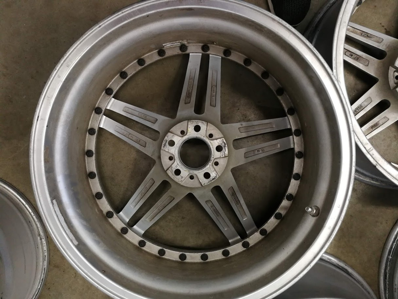 20" AXE Staggered Wheel Set